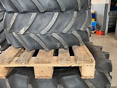 Reifen 360/70R20 und 420/70R30 Mitas